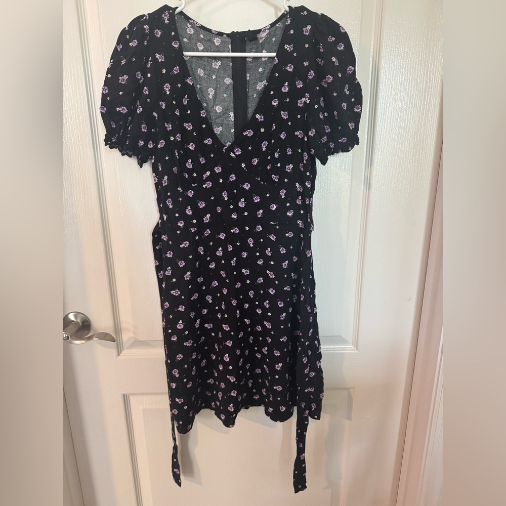 Floral Black Dress with Puff Sleeves
